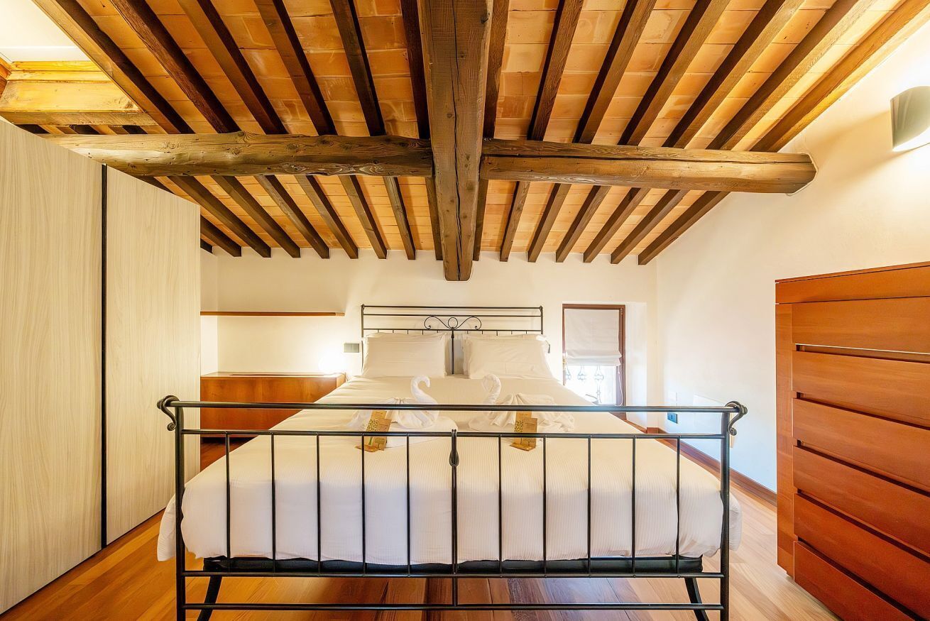 3 habitaciones, tabla de planchar con plancha, wifi y ropa de cama 