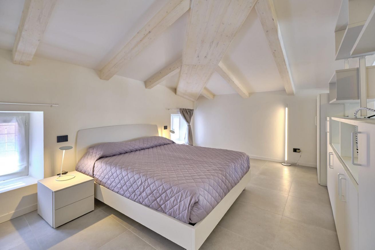1 dormitorio, tabla de planchar con plancha, wifi y ropa de cama