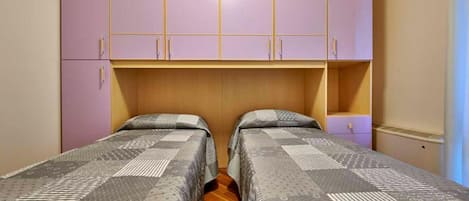 2 室のベッドルーム、アイロン / アイロン台、WiFi、ベッドシーツ