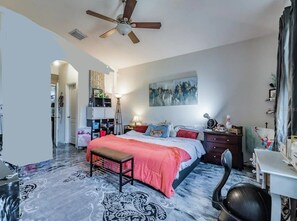 3 bedrooms, iron/ironing board, WiFi, bed sheets