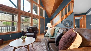 Televisión, chimenea y oficina