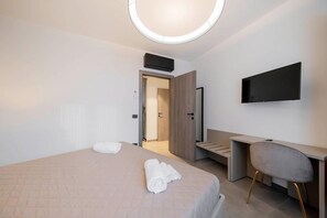 1 habitación, tabla de planchar con plancha, wifi y ropa de cama 