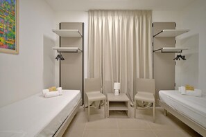 3 chambres, fer et planche à repasser, Wi-Fi, draps fournis