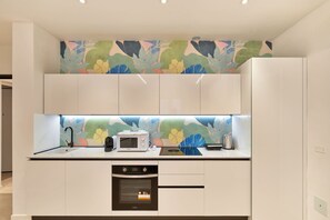 Fridge, microwave, oven, stovetop