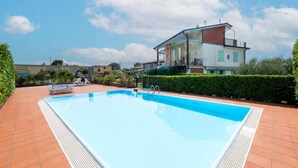 Pool - ApartmentsGarda - Rosa Chiarè (Bardolino)