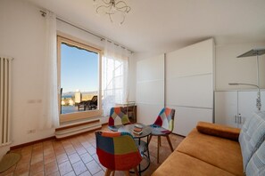 Living area - ApartmentsGarda - Rosa Chiarè (Bardolino)