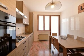 Fridge, microwave, oven, stovetop - ApartmentsGarda - GardaLux-Didy (Garda)