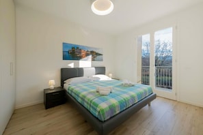 2 Schlafzimmer, BĂŒgeleisen/BĂŒgelbrett, WLAN, BettwĂ€sche