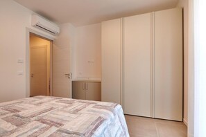 2 dormitoris, planxa i posts de planxar, wifi i roba de llit
