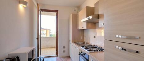 冰箱、微波炉、烤箱、炉灶