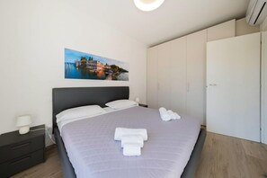 2 makuuhuonetta, silitysrauta/-lauta, Wi-Fi, vuodevaatteet