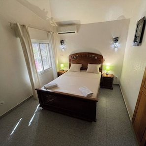 3 bedrooms, iron/ironing board, travel cot, WiFi