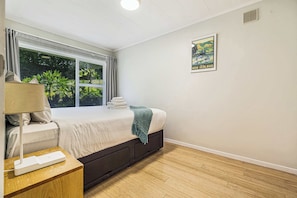 1 habitación, escritorio, tabla de planchar con plancha y wifi 