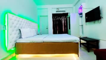 Deluxe Double Room | Desk, soundproofing, free WiFi, bed sheets