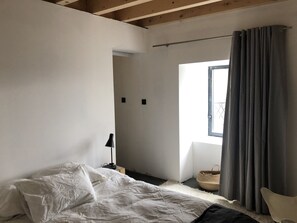 3 bedrooms, iron/ironing board, free WiFi, bed sheets - Basalte Gite Entièrement Rénové Avec vue Exceptionnelle sur le Mont Mézenc (Saint-Front)