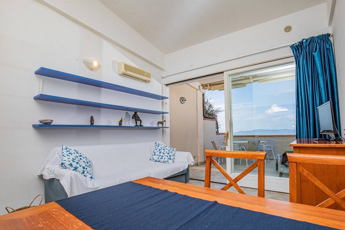 Departamento Confort, balcón, vista al mar | Área de sala de estar