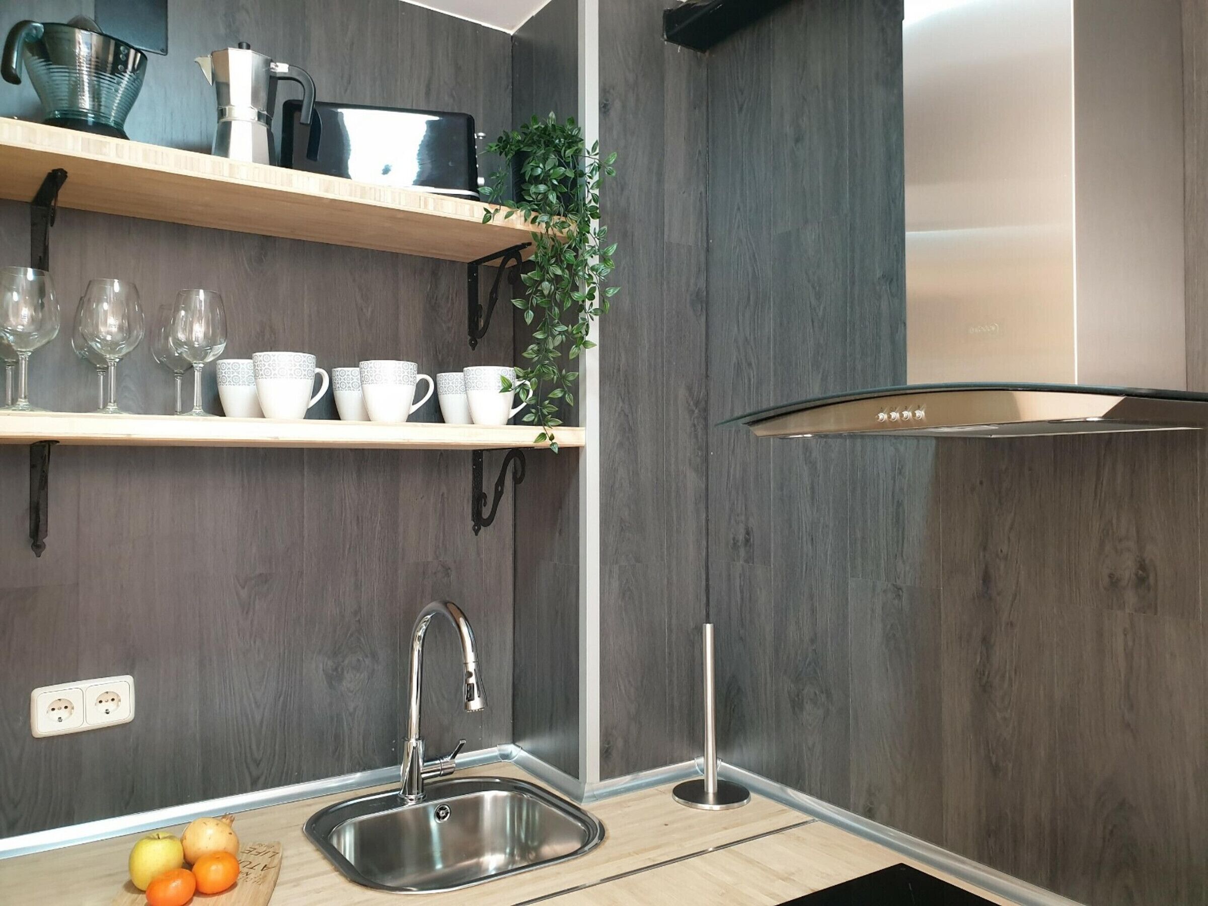 Micro-ondes, four, plaque de cuisson, lave-vaisselle