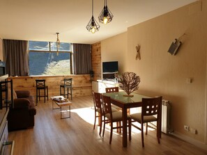 Interior - Charming ski-in apartment with private garage (Aisa-Candanchú)