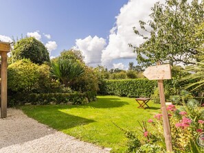 Property grounds - Cozy house in Picauville with garden and pets allowed (Picauville)