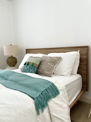 2 bedrooms, iron/ironing board, internet, bed sheets