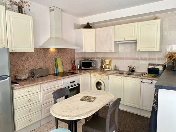 Refrigerador, microondas, horno