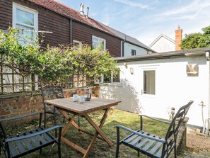 Cottage | Outdoor dining - Stones Throw (Lymington)