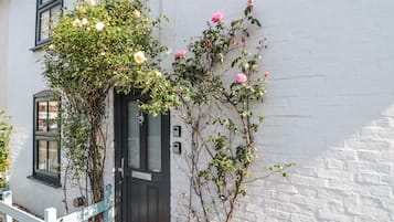 Cottage | Exterior detail