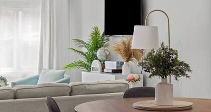 Signal Hill Elegance | 3Bd | A/C | Hiking