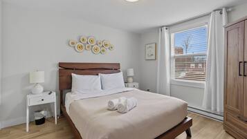 3 bedrooms, desk, iron/ironing board, free WiFi