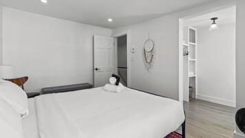 2 bedrooms, desk, iron/ironing board, free WiFi