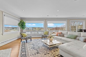 Téléviseur, bureau