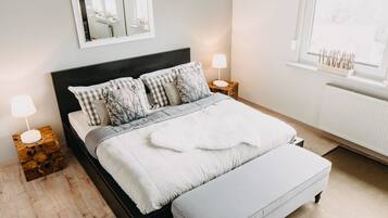 2 Schlafzimmer, Schreibtisch, Bügeleisen/Bügelbrett, kostenloses WLAN