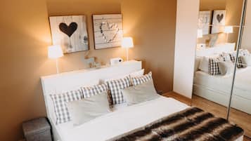 2 Schlafzimmer, Schreibtisch, Bügeleisen/Bügelbrett, kostenloses WLAN