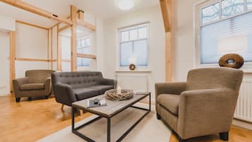 Fernseher, Bücher, Stereoanlage