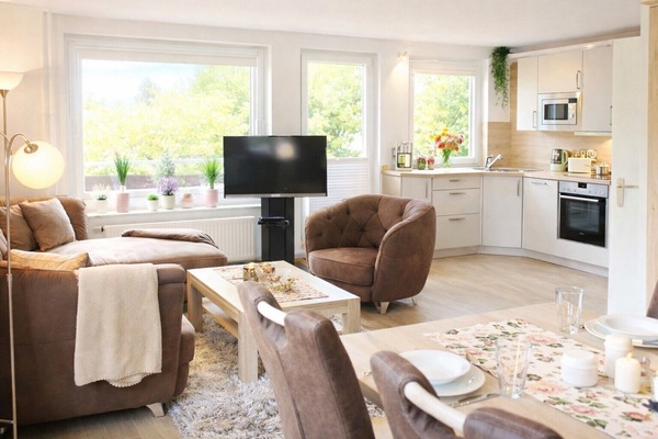 Fernseher, Bücher, Stereoanlage