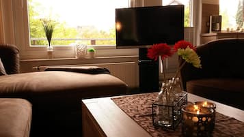 Fernseher, Bücher, Stereoanlage