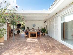 Outdoor dining - Beautiful Villa Can Pop d'es Trenc for the family, Mallorca (Sa Ràpita)