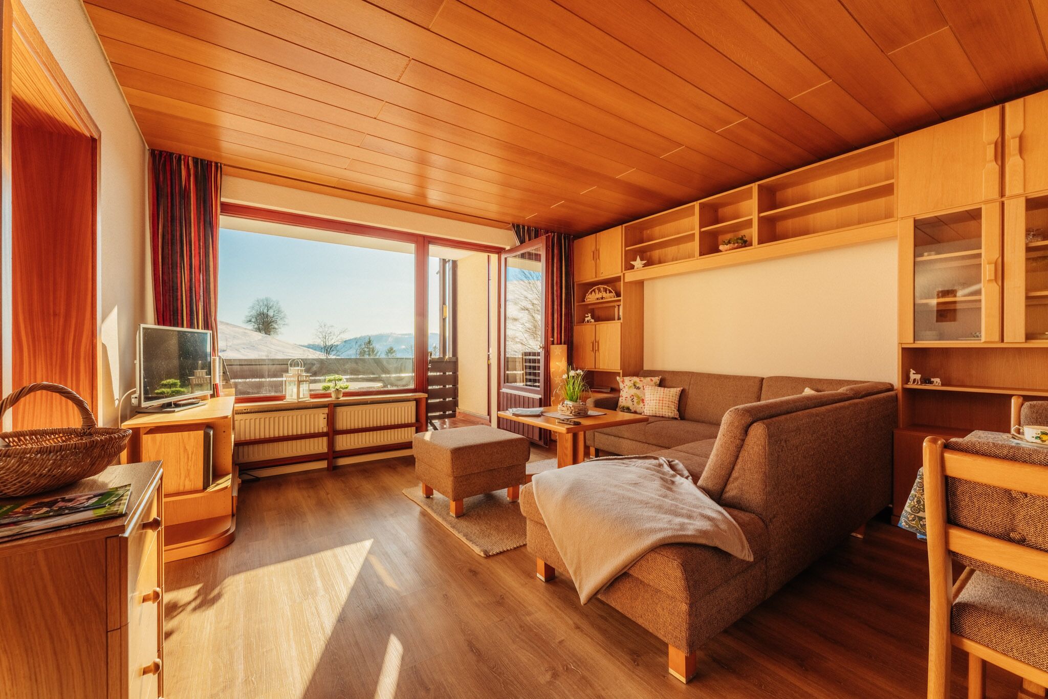 Télévision, livres, chaîne hi-fi