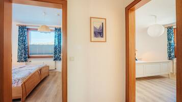 2 bedrooms, desk, iron/ironing board, free WiFi