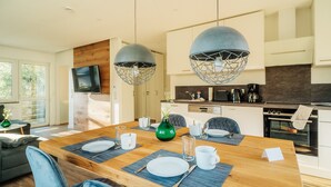 A modern kitchen with a dining area. - Holiday Apartment "Fichte" (Braunlage)