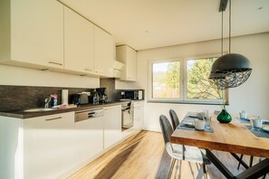 Micro-ondes, four, plaque de cuisson, lave-vaisselle