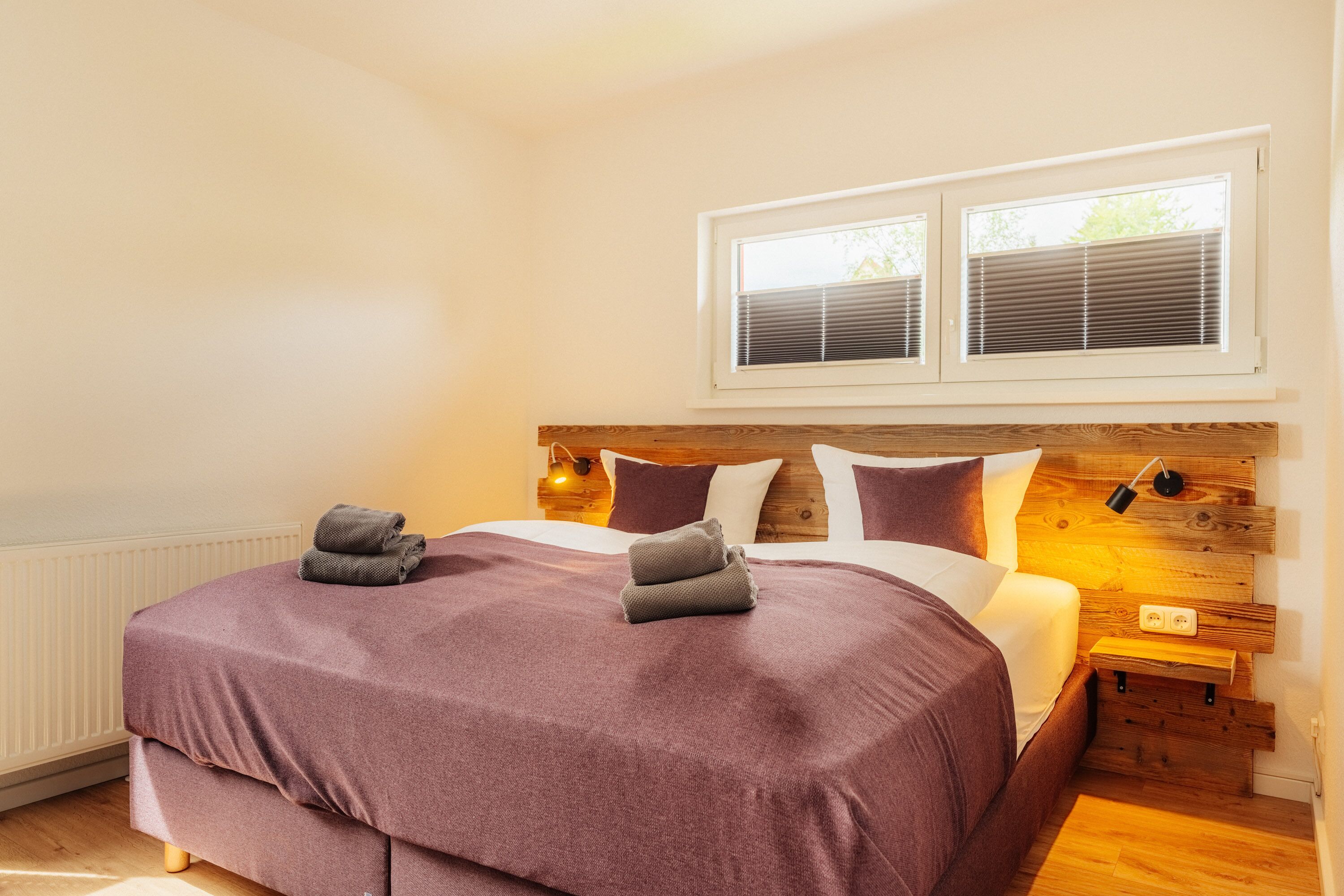 2 habitaciones, tabla de planchar con plancha y cuna de viaje 