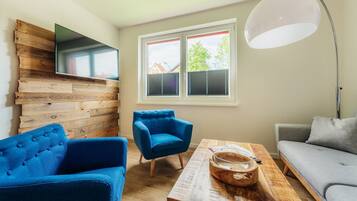 テレビ、書庫、ステレオ