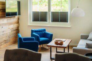 Télévision, livres, chaîne hi-fi