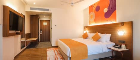 Temple View Royal Suite | 1 kamar tidur, brankas, meja kerja, dan tirai kedap cahaya