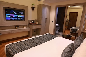 Luxury Room | 1 bedroom, in-room safe, desk, blackout curtains