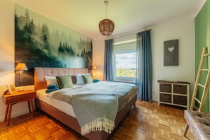 2 Schlafzimmer, Schreibtisch, Reisekinderbett, kostenloses WLAN
