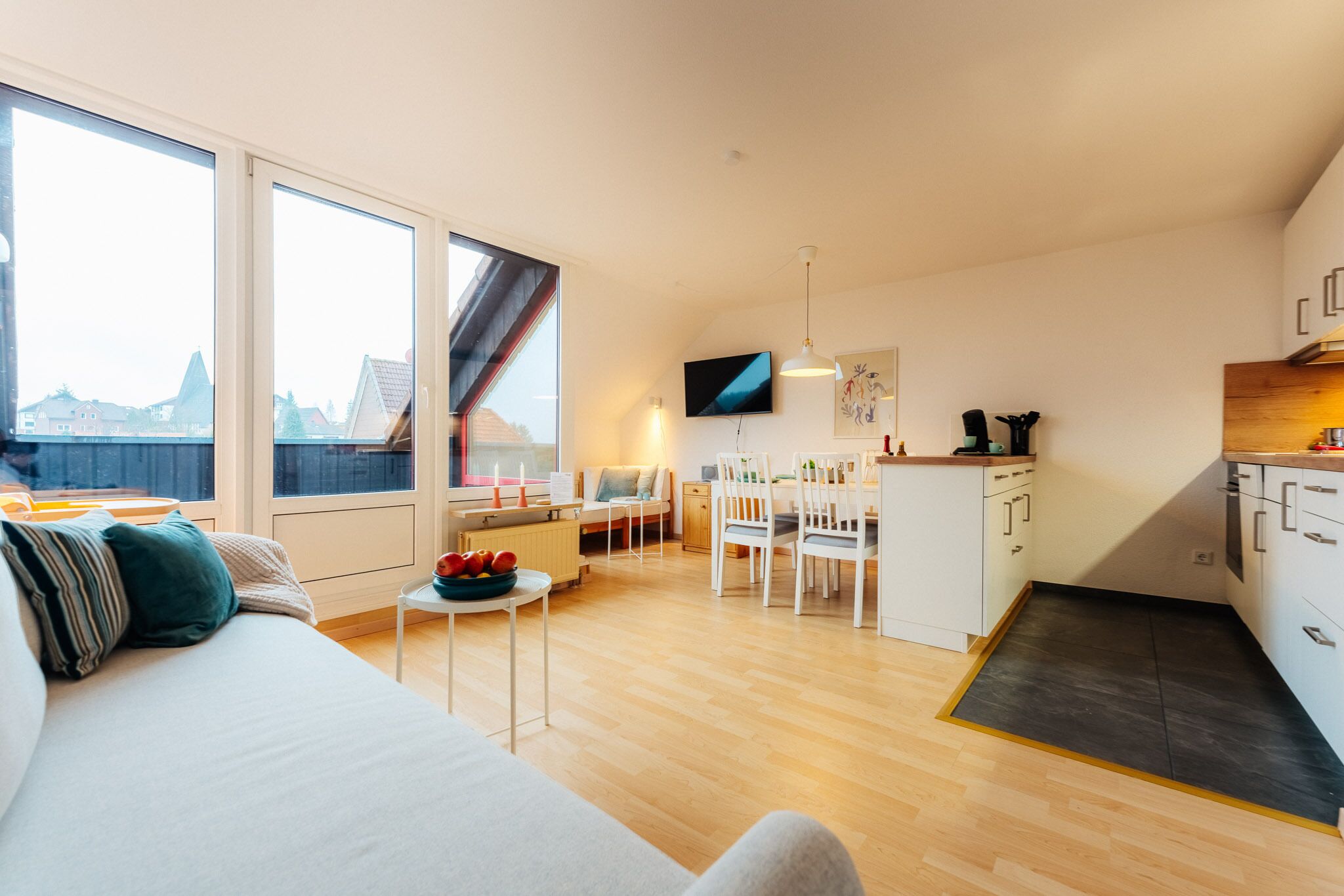 Fernseher, Bücher, Stereoanlage