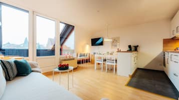 Fernseher, Bücher, Stereoanlage