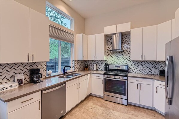 Fridge, microwave, oven, stovetop